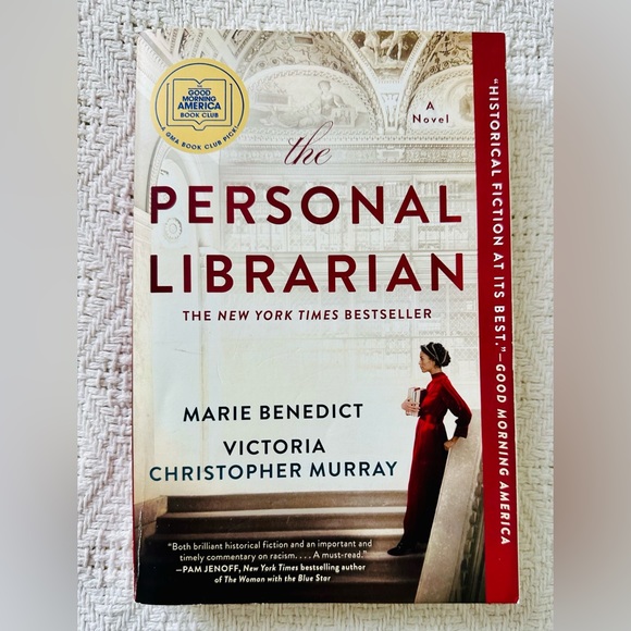 🔥4 for $20🔥📕💛 The Personal Librarian by Marie Benedict💛📕 - Picture 1 of 6